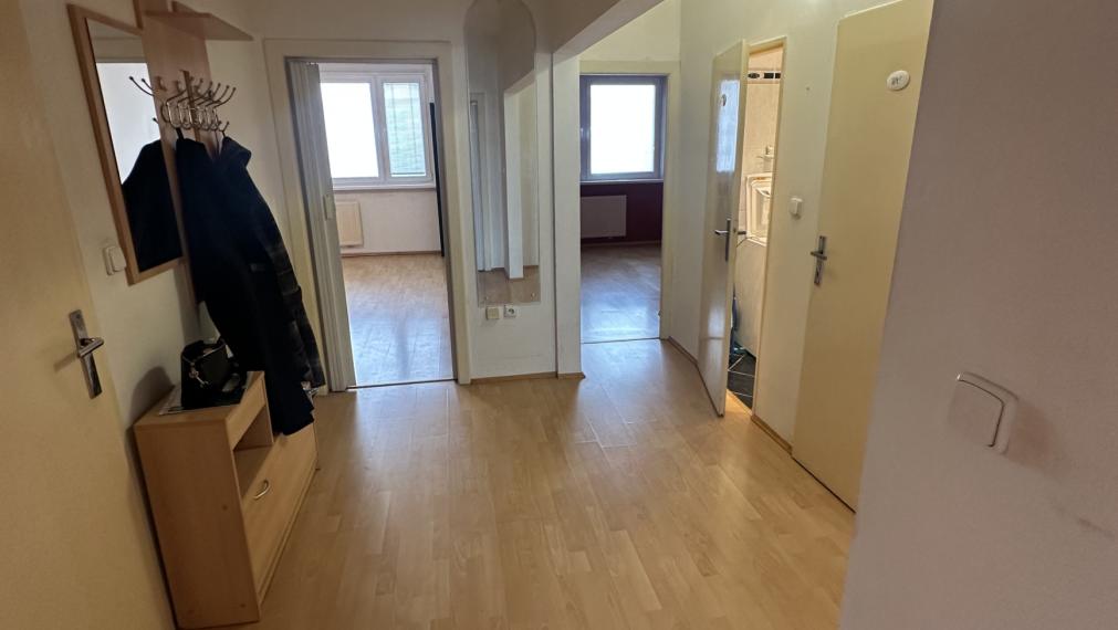 PREDAJ: 3 izbový byt, 64 m2, Bratislava - Karlova Ves