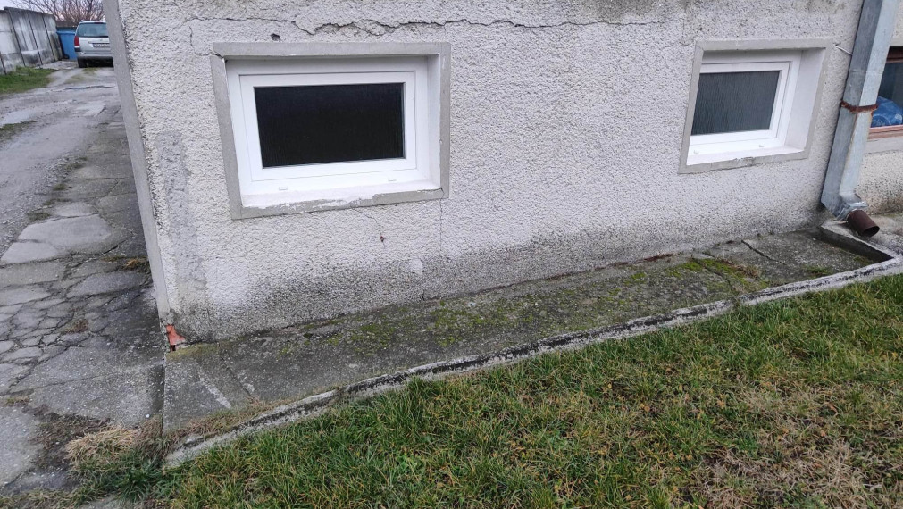 Predané - 2 izbový byt v Prievaloch s dvomi pivnicami, parkovacím miestom a vlastnou záhradou na predaj