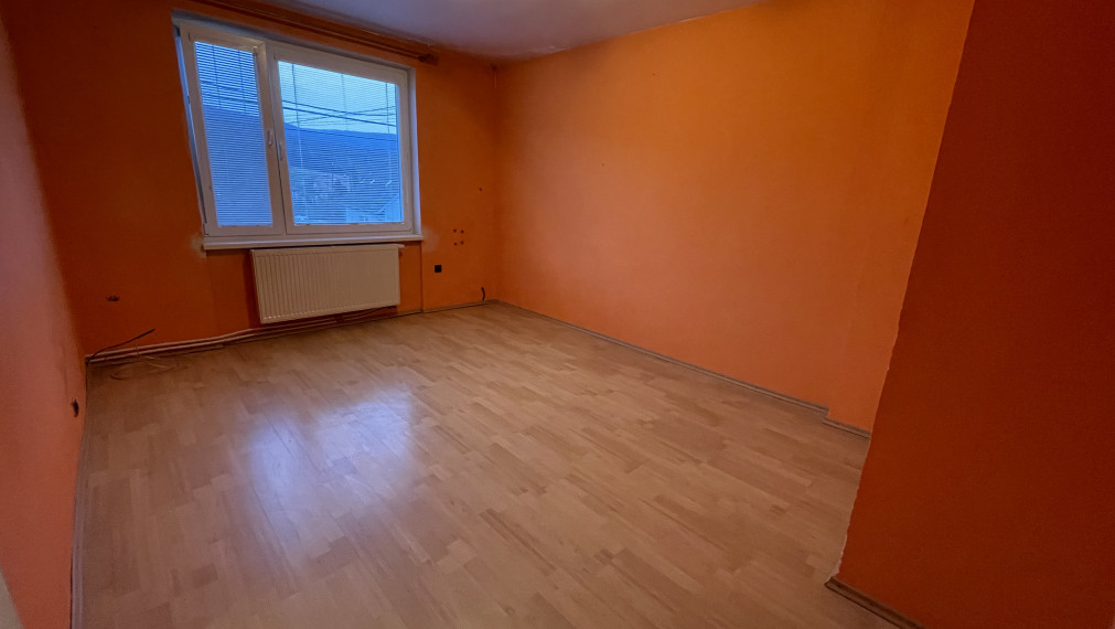 Predané - 2 izbový byt v Prievaloch s dvomi pivnicami, parkovacím miestom a vlastnou záhradou na predaj