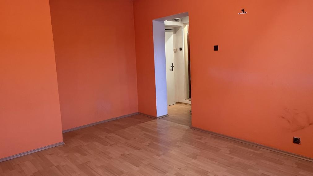 Predané - 2 izbový byt v Prievaloch s dvomi pivnicami, parkovacím miestom a vlastnou záhradou na predaj