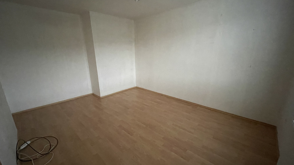 Predané - 2 izbový byt v Prievaloch s dvomi pivnicami, parkovacím miestom a vlastnou záhradou na predaj