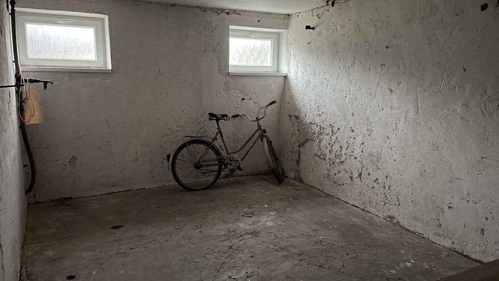 Predané - 2 izbový byt v Prievaloch s dvomi pivnicami, parkovacím miestom a vlastnou záhradou na predaj