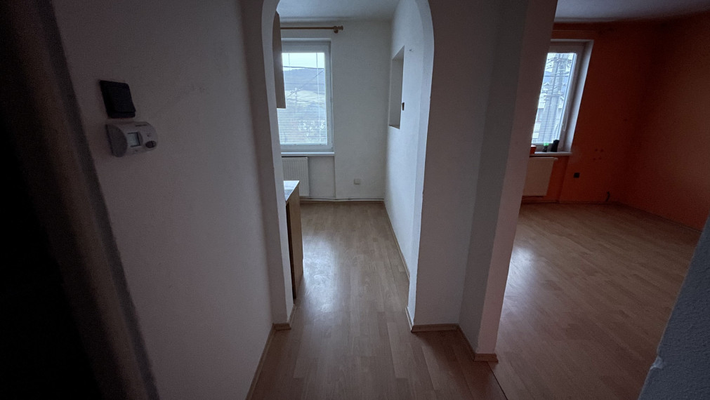 Predané - 2 izbový byt v Prievaloch s dvomi pivnicami, parkovacím miestom a vlastnou záhradou na predaj