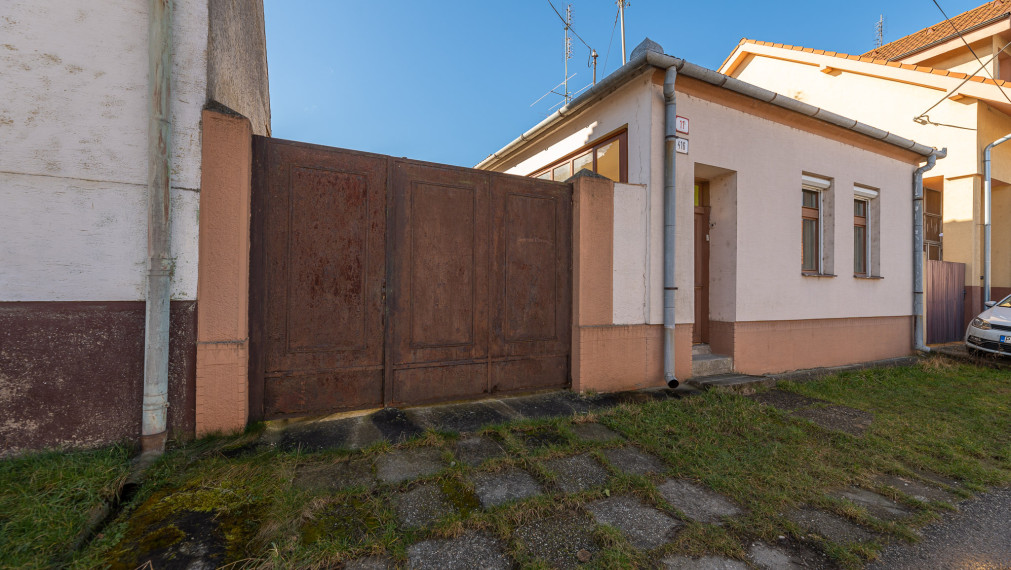 PREDANÉ - PREDAJ: starší rodinný dom, Lúčna 11, Šenkvice