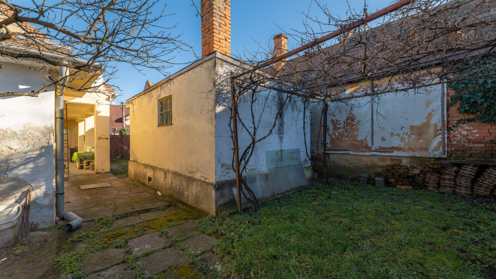 PREDANÉ - PREDAJ: starší rodinný dom, Lúčna 11, Šenkvice