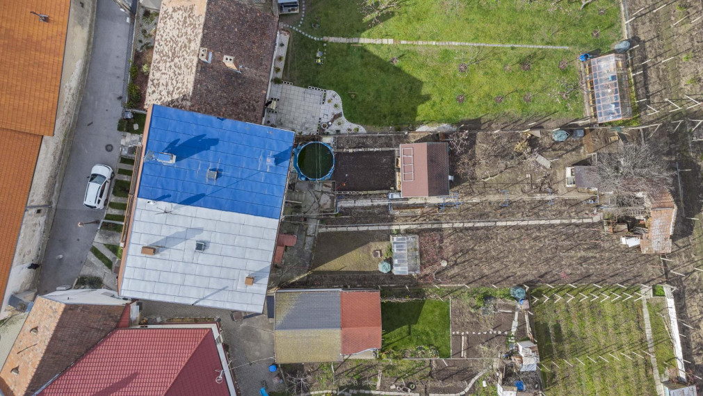 Predané-rodinný dom na predaj vo Svätom Jure, minútu od námestia, 340 000€