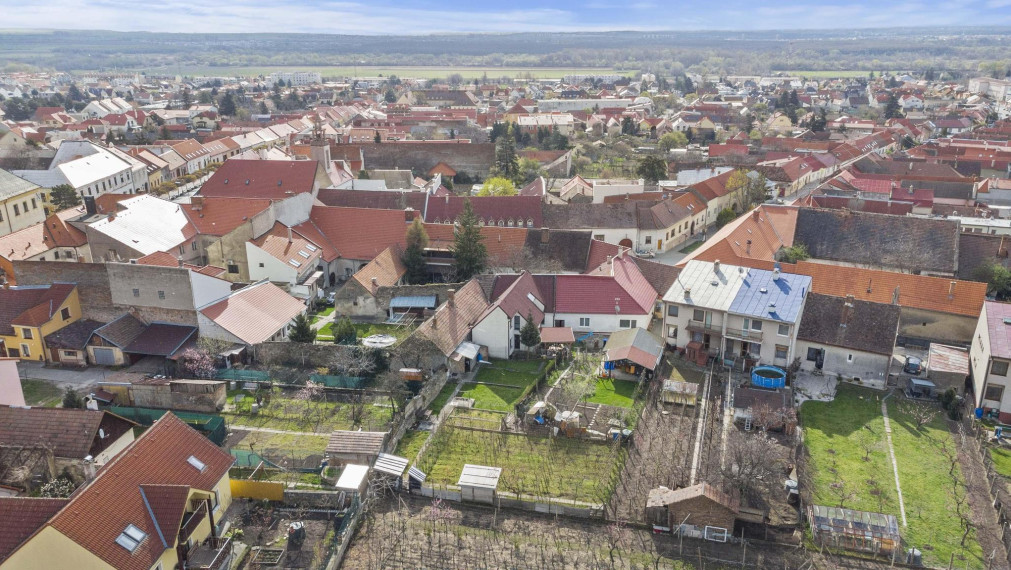 Predané-rodinný dom na predaj vo Svätom Jure, minútu od námestia, 340 000€