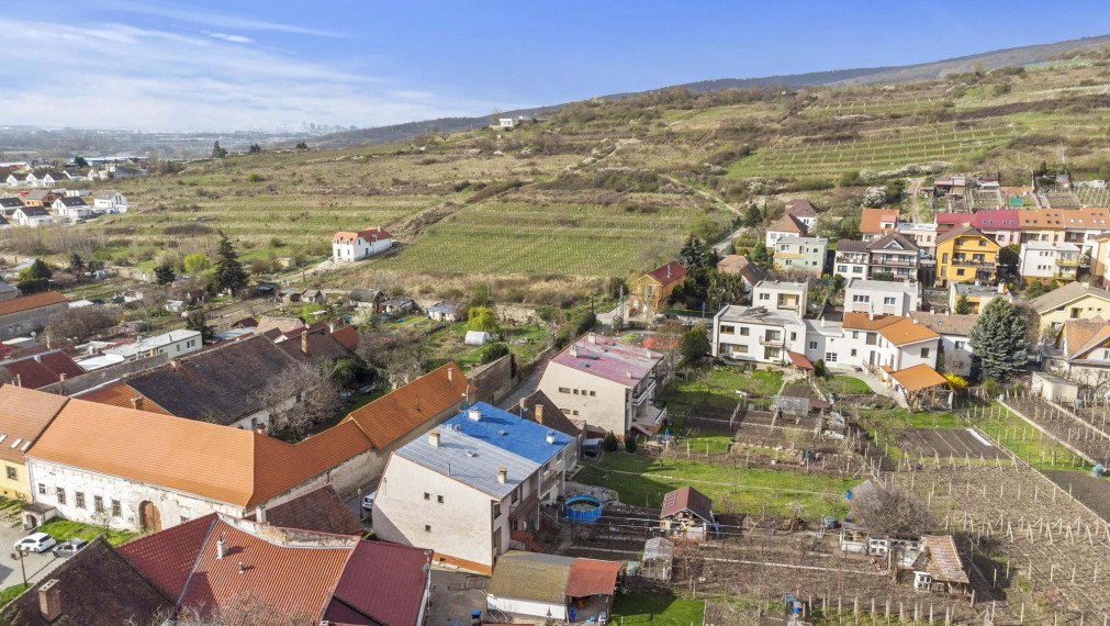 Predané-rodinný dom na predaj vo Svätom Jure, minútu od námestia, 340 000€