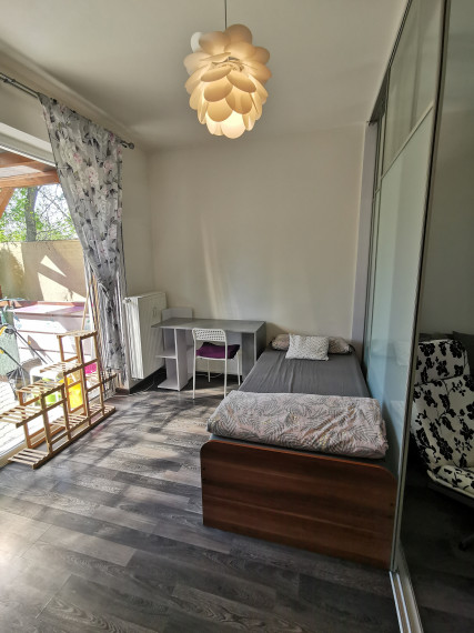 REZERVOVANÉ-PREDAJ: garsónka so záhradkou a parkovacím státím, 31 m2, Tehelná 5, Pezinok