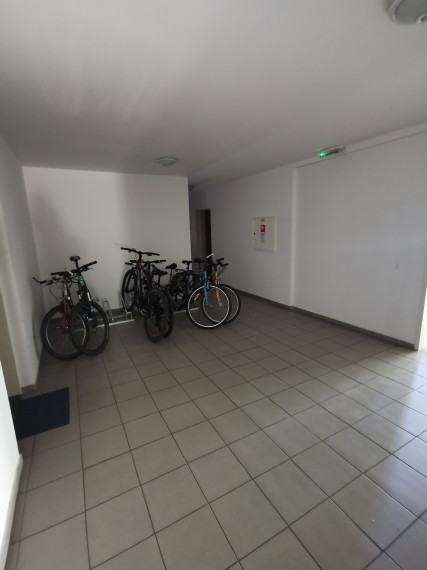 REZERVOVANÉ-PREDAJ: garsónka so záhradkou a parkovacím státím, 31 m2, Tehelná 5, Pezinok