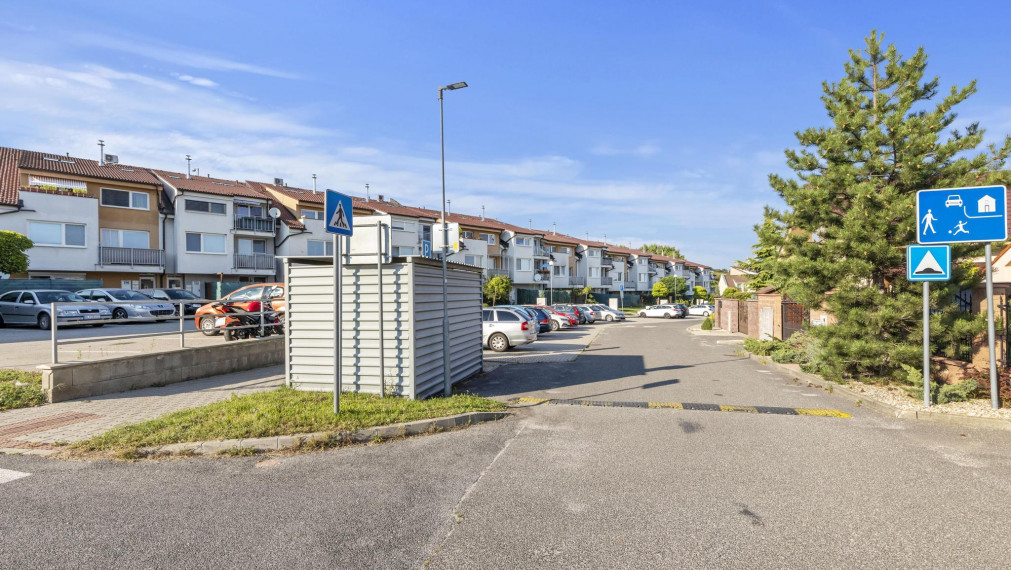 Predané - NOVOSTAVBA - Trojizbový byt s balkónom na Rulandskej ulici vo Svätom Jure