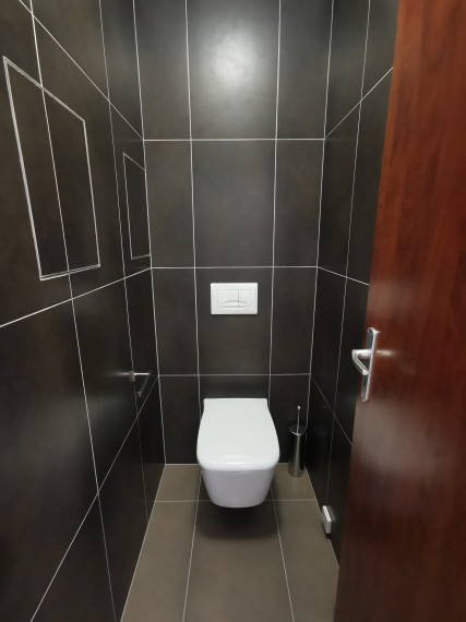 PRENAJATÉ - PRENÁJOM: 1- izbový byt 45 m2 + loggia 6 m2 s podzemným parkovacím státím, Nevädzová 6C (OC Retro), Bratislava- Ružinov