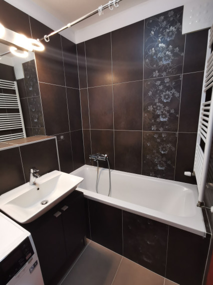 PRENAJATÉ - PRENÁJOM: 1- izbový byt 45 m2 + loggia 6 m2 s podzemným parkovacím státím, Nevädzová 6C (OC Retro), Bratislava- Ružinov