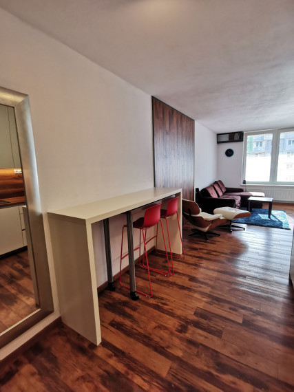 PRENAJATÉ - PRENÁJOM: 1- izbový byt 45 m2 + loggia 6 m2 s podzemným parkovacím státím, Nevädzová 6C (OC Retro), Bratislava- Ružinov