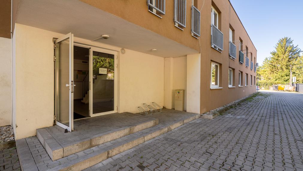 PREDANÉ PREDAJ: garsónka, 22,5 m2, parkovacie státie, Tehelná 5 Pezinok