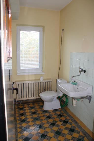 PREDANÝ - ZNÍŽENÁ CENA!!! PREDAJ: Priestranný dvojposchodový rodinný dom s veľkým pozemkom