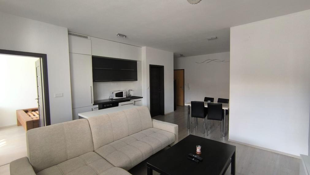 PRENÁJOM: 2- izbový byt, 55,2 m2 s garážovým parkovacím miestom, Slovenský Grob