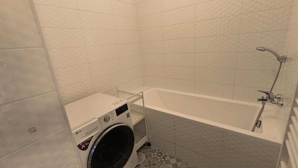 PRENÁJOM: 2- izbový byt, 55,2 m2 s garážovým parkovacím miestom, Slovenský Grob