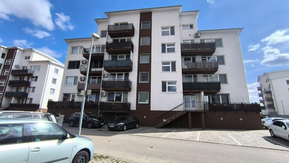 PRENÁJOM: 2- izbový byt, 55,2 m2 s garážovým parkovacím miestom, Slovenský Grob