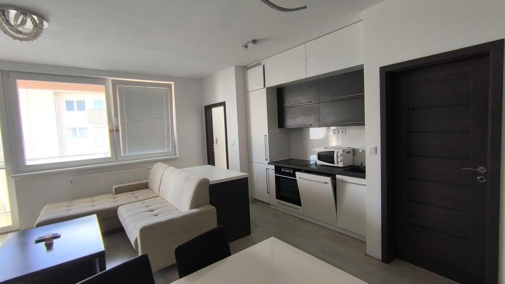 PRENÁJOM: 2- izbový byt, 55,2 m2 s garážovým parkovacím miestom, Slovenský Grob