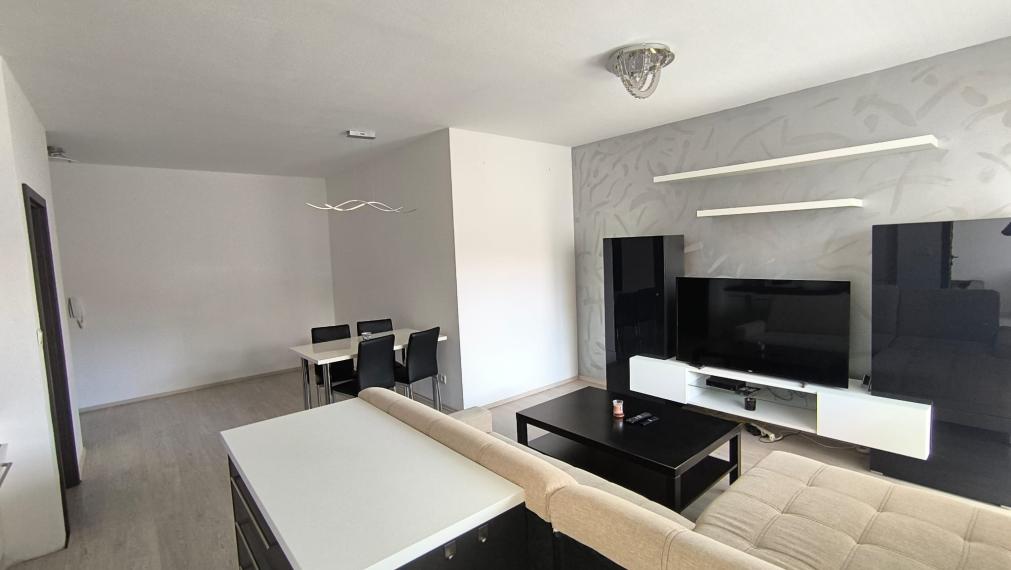 PRENÁJOM: 2- izbový byt, 55,2 m2 s garážovým parkovacím miestom, Slovenský Grob