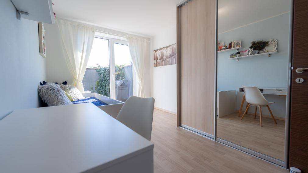 PREDANÉ-PREDAJ: 3 izbový byt, 68 m2, záhrada, parkovacie miesto, Rovinka