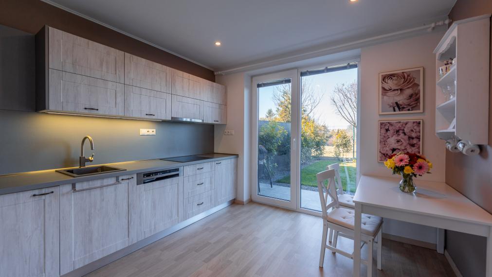 PREDANÉ-PREDAJ: 3 izbový byt, 68 m2, záhrada, parkovacie miesto, Rovinka