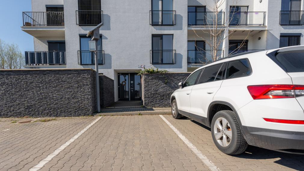 PREDANÉ-PREDAJ: 3 izbový byt, 68 m2, záhrada, parkovacie miesto, Rovinka