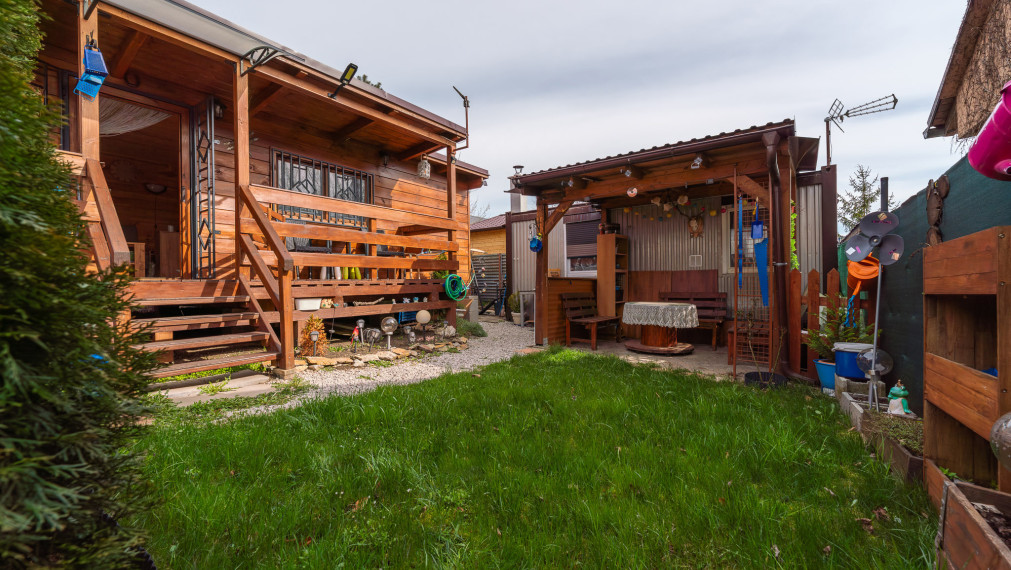 PREDANÉ-PREDAJ: Pozemok s rekreačnou chatou pri vode,  Buková