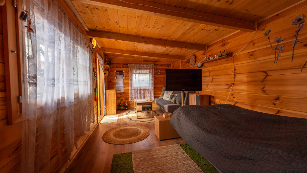 PREDANÉ-PREDAJ: Pozemok s rekreačnou chatou pri vode,  Buková