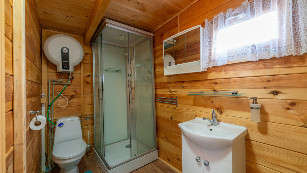 PREDANÉ-PREDAJ: Pozemok s rekreačnou chatou pri vode,  Buková