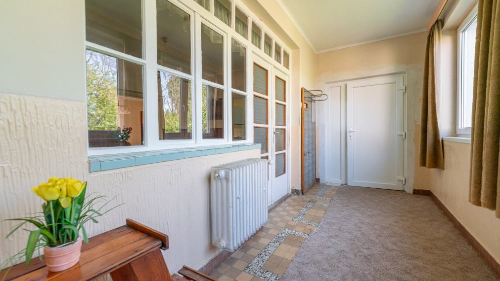 PREDANÉ - PREDAJ: starší rodinný dom s väčším pozemkom, Horná 20, Šenkvice