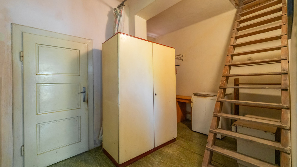 PREDANÉ - PREDAJ: starší rodinný dom s väčším pozemkom, Horná 20, Šenkvice