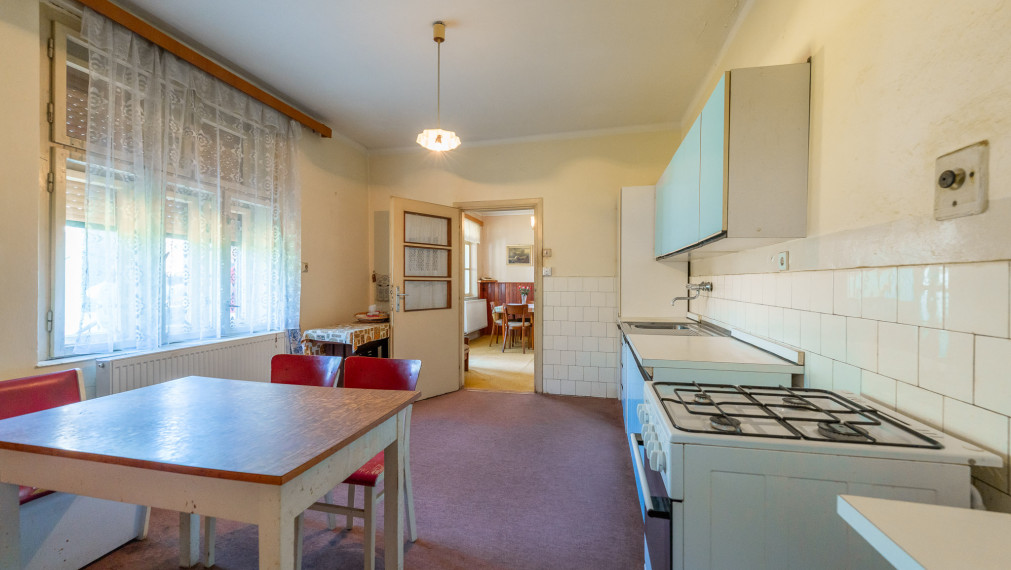 PREDANÉ - PREDAJ: starší rodinný dom s väčším pozemkom, Horná 20, Šenkvice