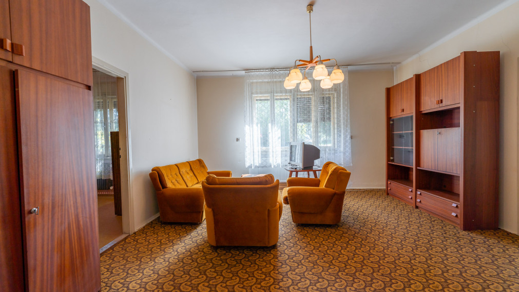 PREDANÉ - PREDAJ: starší rodinný dom s väčším pozemkom, Horná 20, Šenkvice