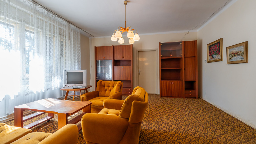 PREDANÉ - PREDAJ: starší rodinný dom s väčším pozemkom, Horná 20, Šenkvice