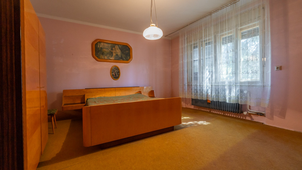 PREDANÉ - PREDAJ: starší rodinný dom s väčším pozemkom, Horná 20, Šenkvice