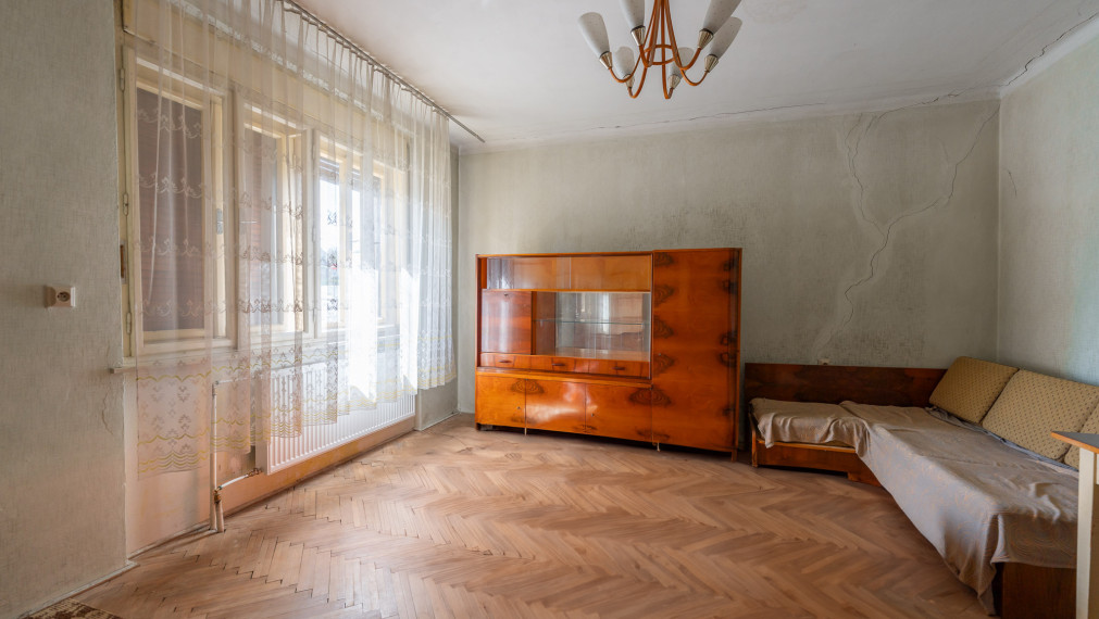 PREDANÉ - PREDAJ: starší rodinný dom s väčším pozemkom, Horná 20, Šenkvice