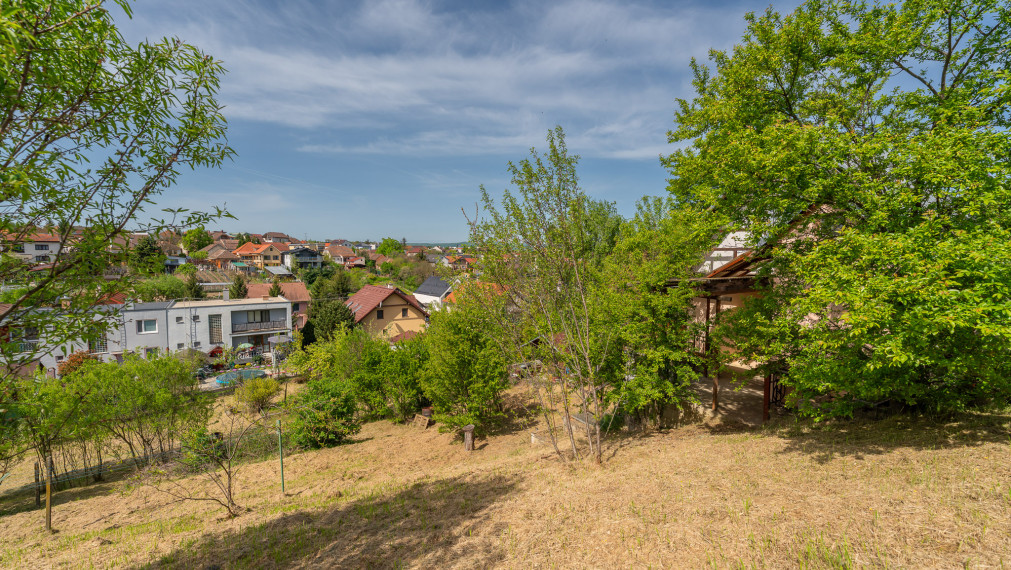 PREDAJ: stavebný pozemok, 1743 m2, Šenkvice
