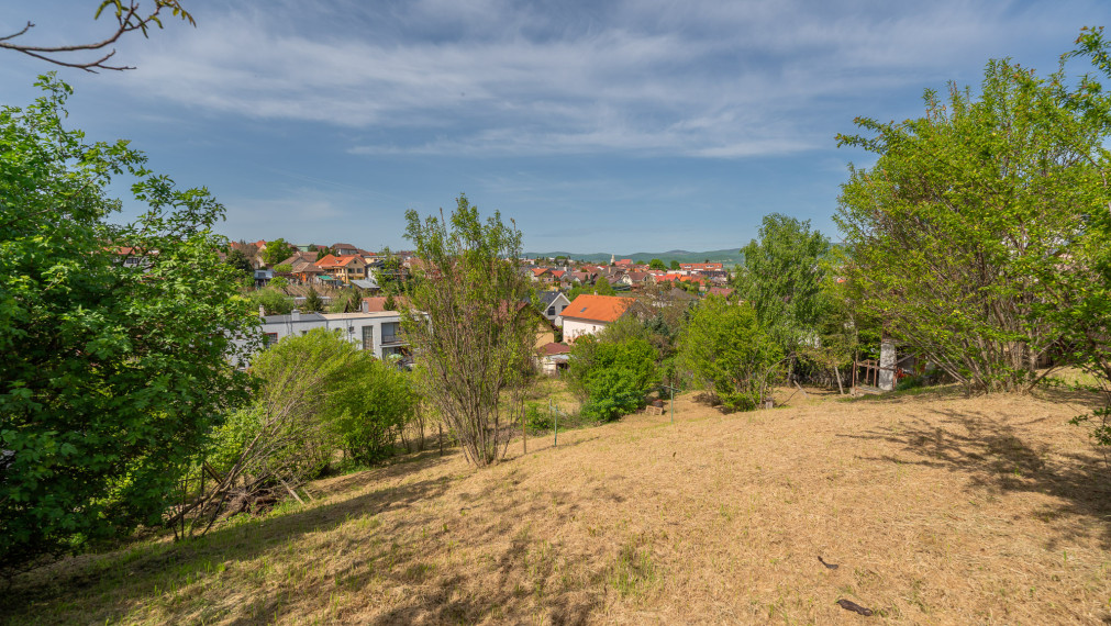 PREDAJ: stavebný pozemok, 1743 m2, Šenkvice