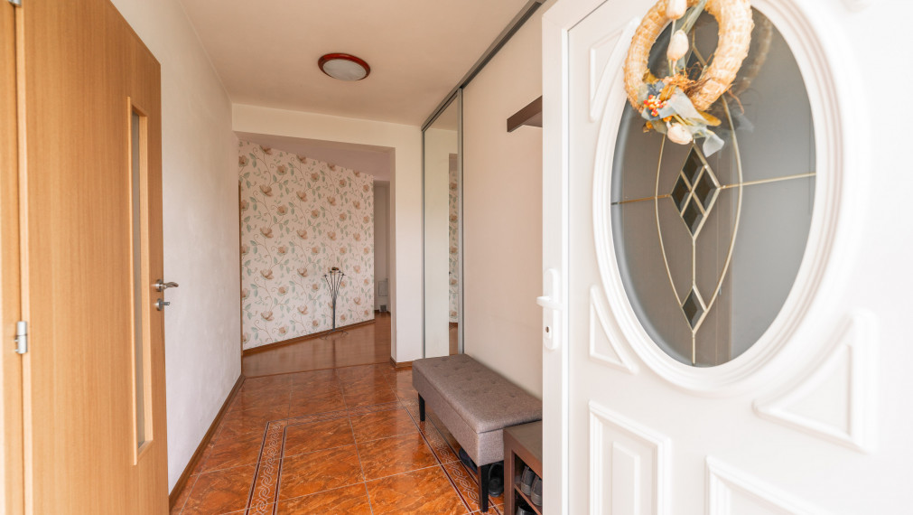 PREDAJ: 4 - izbový rodinný dom s garážou a bazénom, Štefanová