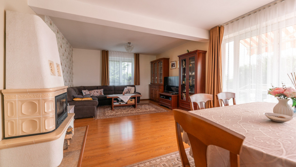 PREDAJ: 4 - izbový rodinný dom s garážou a bazénom, Štefanová