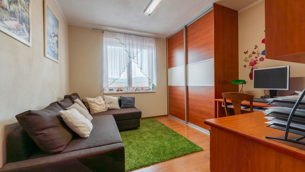 PREDAJ: 4 - izbový rodinný dom s garážou a bazénom, Štefanová