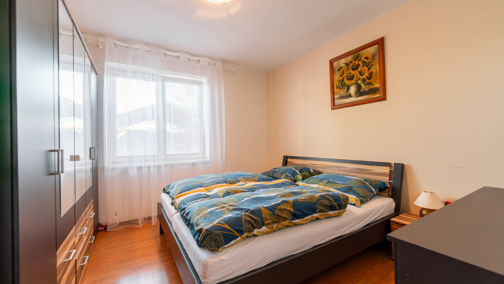 PREDAJ: 4 - izbový rodinný dom s garážou a bazénom, Štefanová