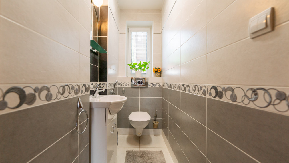 PREDAJ: 4 - izbový rodinný dom s garážou a bazénom, Štefanová