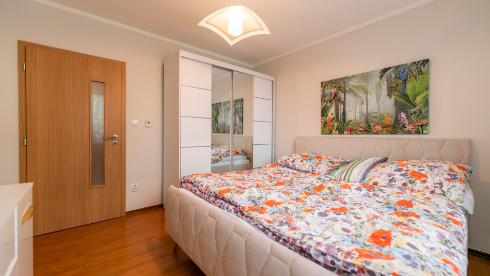 PREDAJ: 4 - izbový rodinný dom s garážou a bazénom, Štefanová