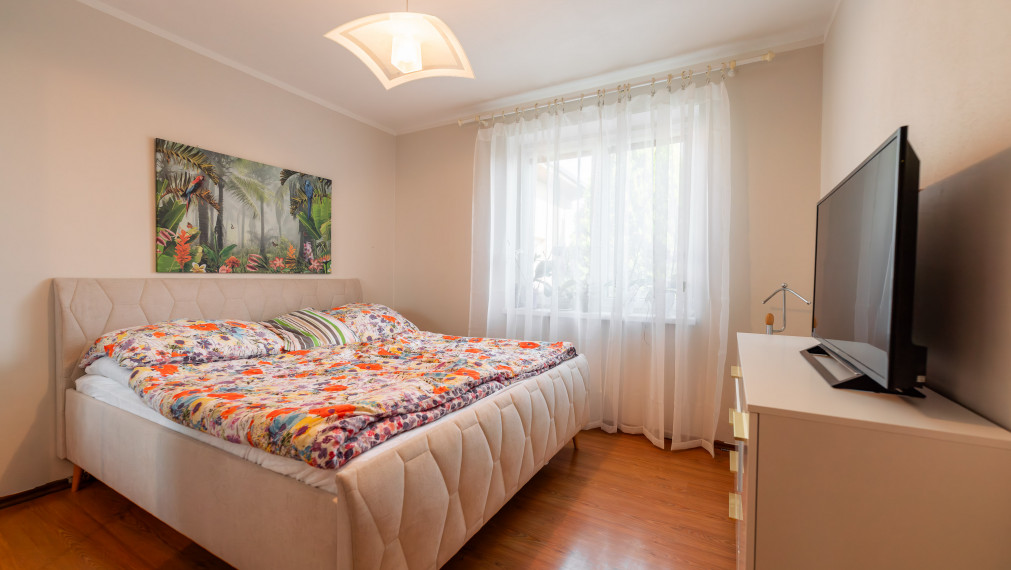 PREDAJ: 4 - izbový rodinný dom s garážou a bazénom, Štefanová