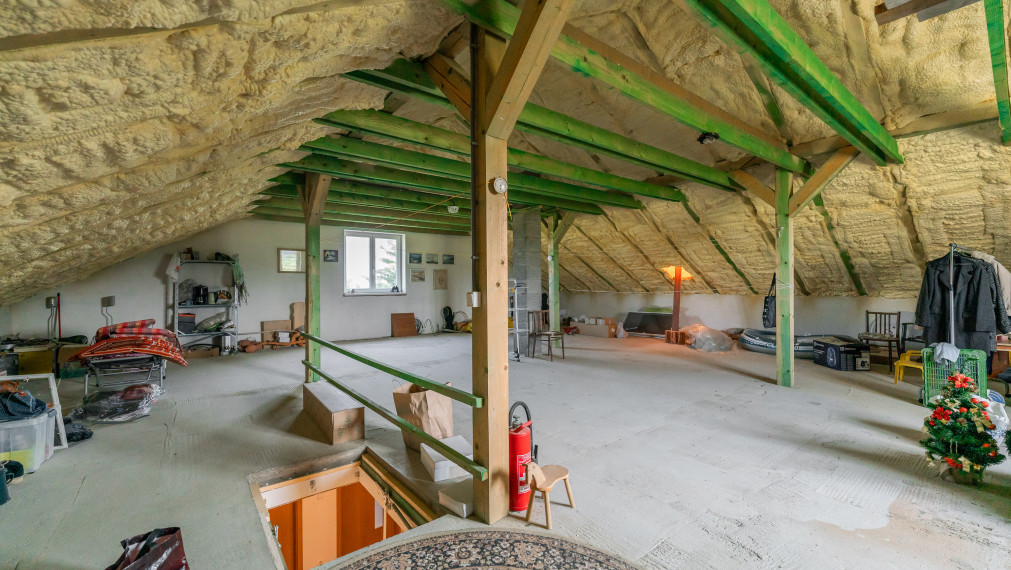 PREDAJ: 4 - izbový rodinný dom s garážou a bazénom, Štefanová