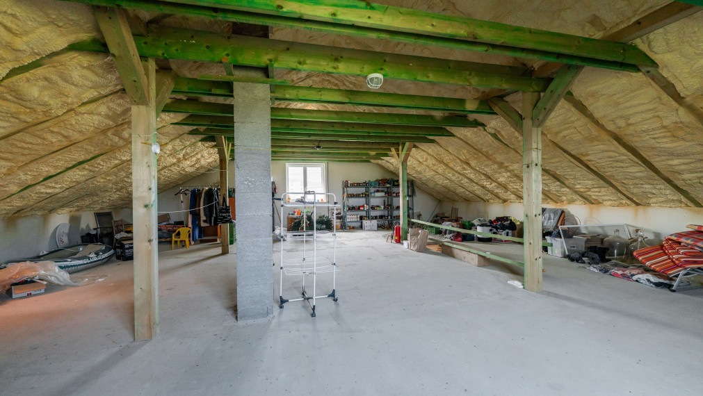 PREDAJ: 4 - izbový rodinný dom s garážou a bazénom, Štefanová