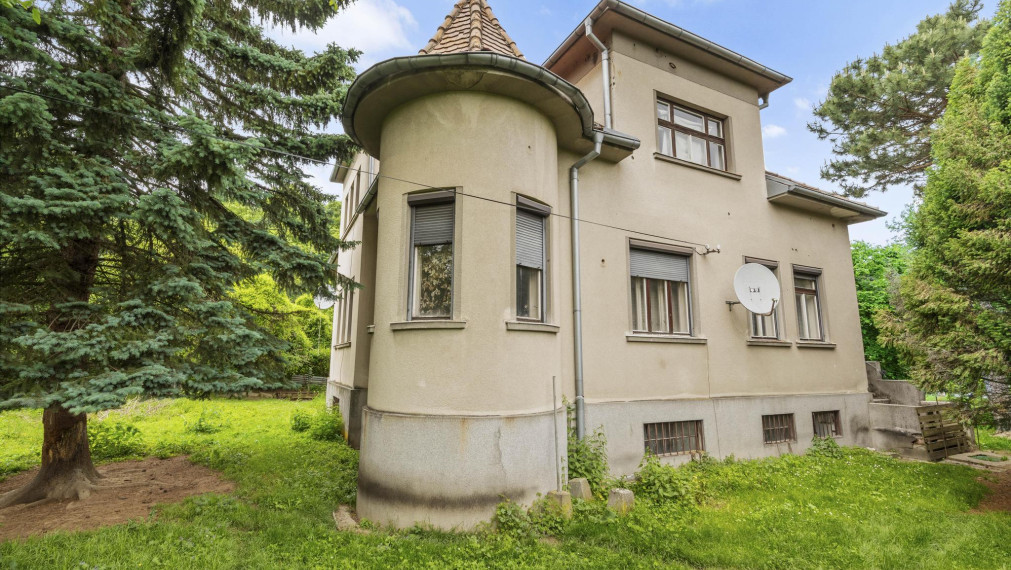 Sídlo pod Červeným Kameňom na krásnom pozemku 3567m²